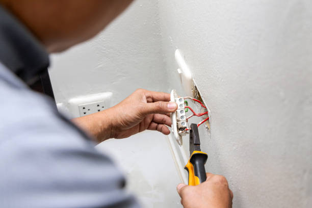 Best Licensed Electrician  in Claude, TX